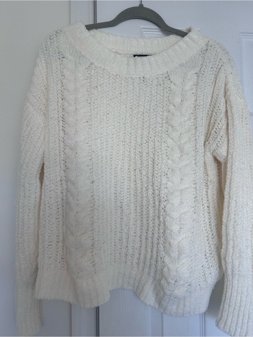 Express Cream Cable Knit Crewneck Sweater Size M